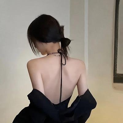 雨中的伊莲娜